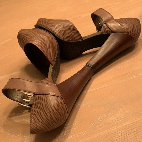 Womens Gianni Bini 4.5 inch heels, textured fabric, very good condition Size 8.5 - Picture 6 of 9